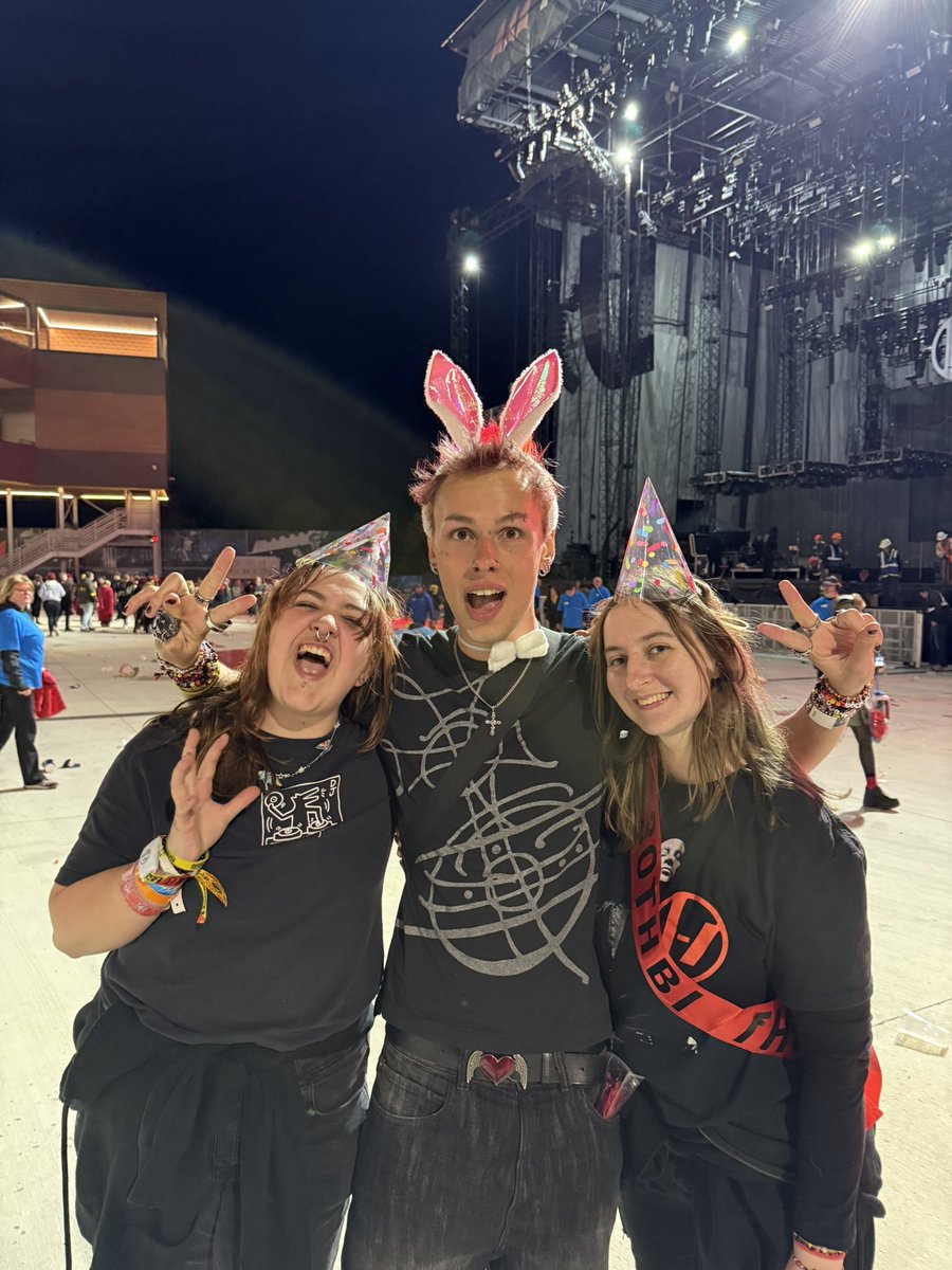 cheryl ⊬ tweet media