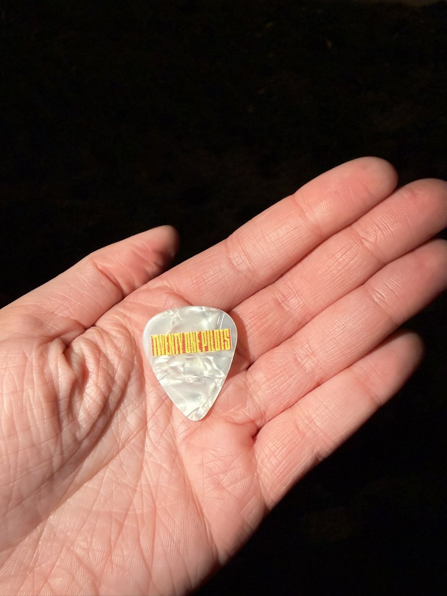 cheryl ⊬ tweet media