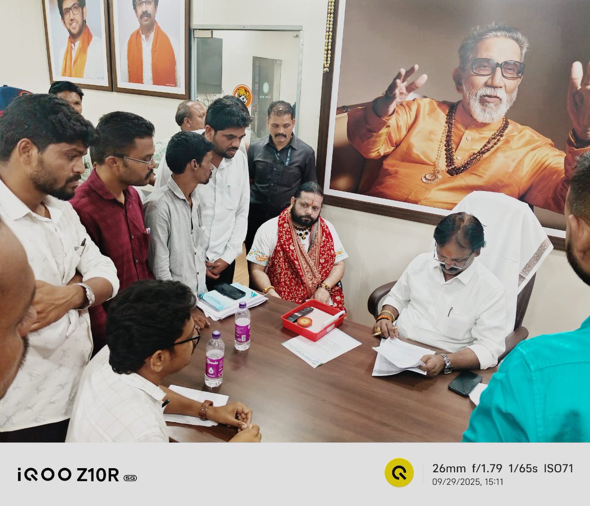 kamblesandeep12's tweet photo. विरोधी पक्षनेते श्री अंबादासजी दानवे साहेब यांना छत्रपती संभाजीनगर येथील सर्व अभियोग्यताधारकांच्या वतिने "युवा शैक्षणिक व सामाजिक न्याय संघटना महाराष्ट्र" @Yesjassociation
मार्फत पवित्रपोर्टल शिक्षकभरती संदर्भात निवेदन देण्यात आले
उपस्थित भावी शिक्षक 
 पाठे सर, सरकटे सर कृष्णा जगताप सर दत्तात्रय देशमुखसर, योगेश बोडकेसर,  गणेश दिघोळेसर इत्यादी उपस्थित होते...!
@OfficeofUT
@ShivSenaUBT_ @andharesushama  @dadajibhuse 
@Prksh_Ambedkar