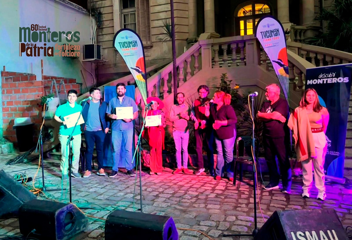 MonterosdPatria's tweet photo. 🏆🎶 El #PreFestival en San Miguel de Tucumán ya tiene sus ganadores:
🎤 Conjunto Vocal: Dúo Puesta Punto
🎤 Solista Vocal: Emiliano Montini

👏 Mención especial para Judith Zurita por su canto ancestral a copla con caja.

👉 Rumbo al #MonterosDeLaPatria,ñ Fortaleza del Folclore https://t.co/G74NheM6yH
