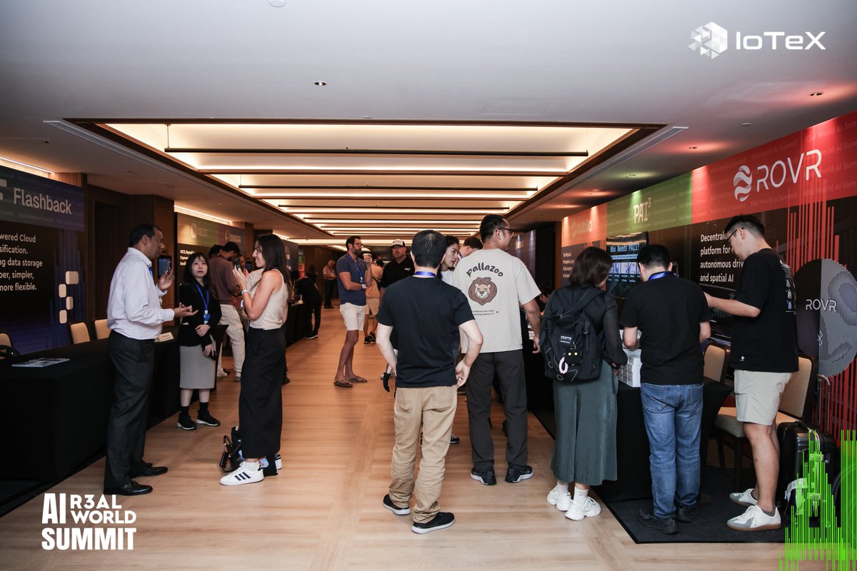 ROVR_Network's tweet image. A great week at Token2049 Singapore 🚀
From booth talks to global networking, it was inspiring to connect with innovators building the future of DePIN + AI.
#ROVR #TOKEN2049Singapore #SpatialAI