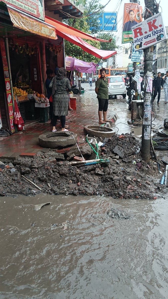 najafgarhconfes's tweet photo. सड़कें नहीं, गंदगी और पानी की नदियाँ 🌊
#nigeria #financialtransaction https://t.co/DL8VtvcV57