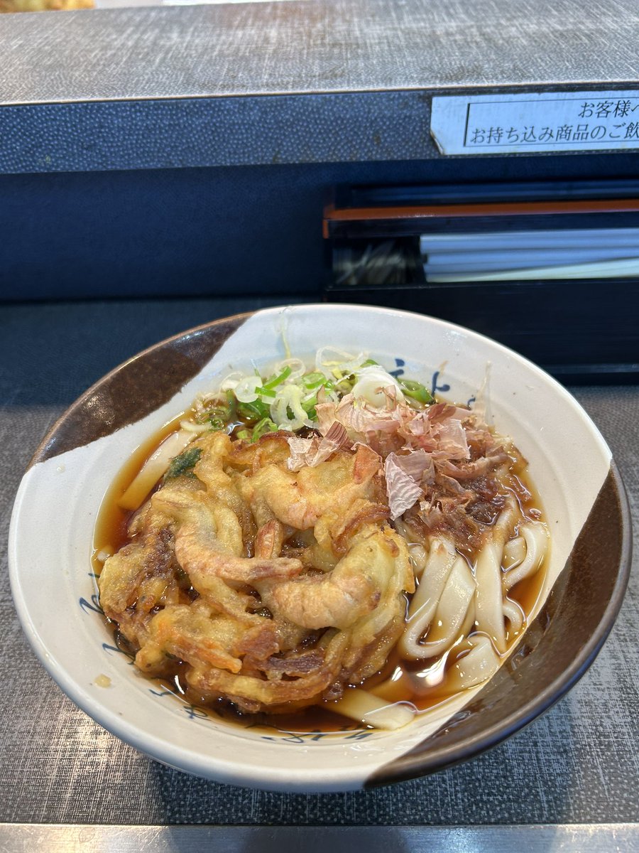 SACHI_MARUd's tweet photo. 名古屋ものまねZ
ありがとうございました！
3日目はトラちゃん、たいへいさん
さちま��でした！
別嬪鶏麺さんで打ち上げ！
ダークホース山出くんと
かいやまとさんも合流ー！
美味しい
ご飯ありがとうございました😆
帰りは駅構内のきしめん住吉🥰
またくるよ！名古屋！ https://t.co/JmfbYceUol