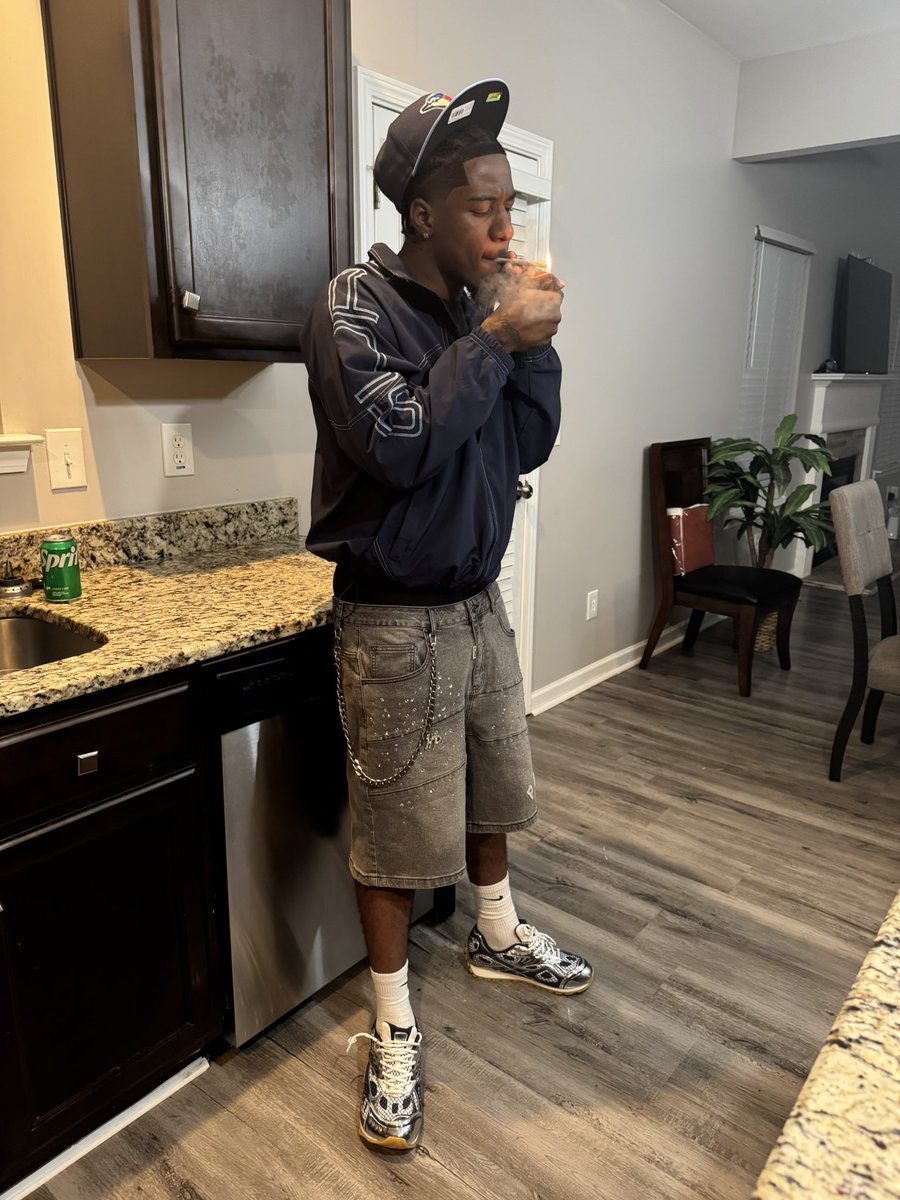 Mr. StandOnBidness🦸🏽‍♂️ tweet media