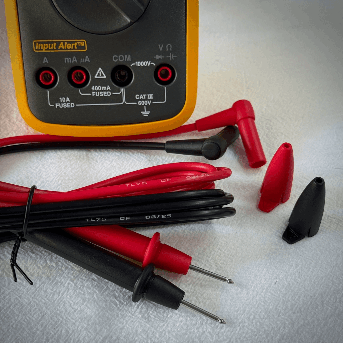TESTRO_LLC's tweet image. Fluke 15B+ / 15B MAX | 1000 V / 10 A; display 4000 (15B+) / 6000 (15B MAX) counts. For panel and field checks. Request a quote.
#DigitalMultimeter #ElectricalTesting #Maintenance #CATIII600V