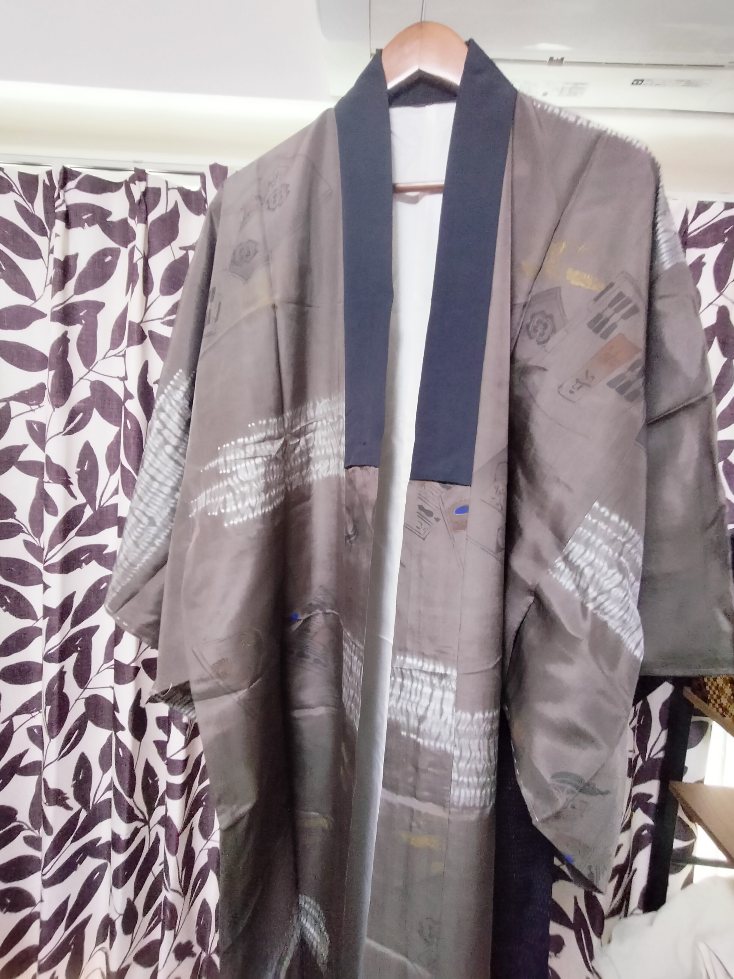 さし様(<a href="/kimono_kemono/">さし/尺仔</a>)からのお届ケモノ。結城紬の着物👘
秋〜冬用なので、もう少し涼しくなったら着てみます。🥰
何かのイベントで着ていきたい。