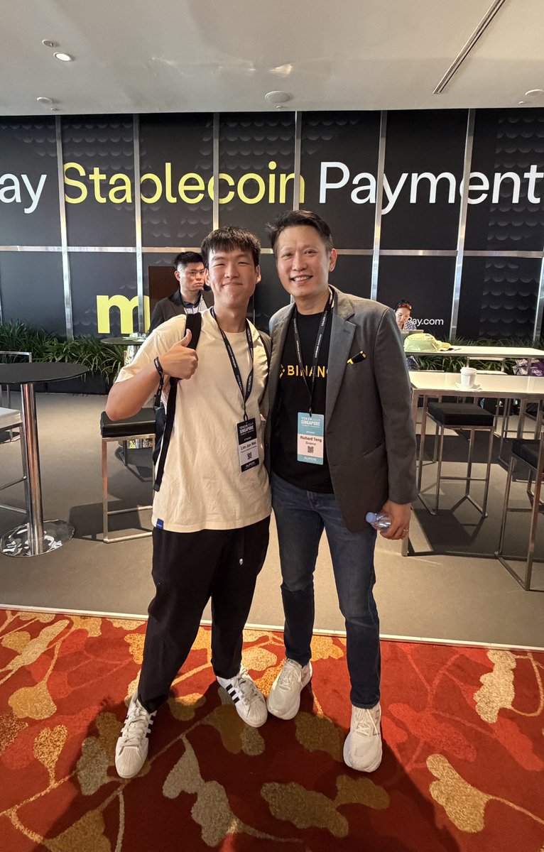 0xjunwei's tweet image. Casually walked past Richard Teng and got a pic together at token2049