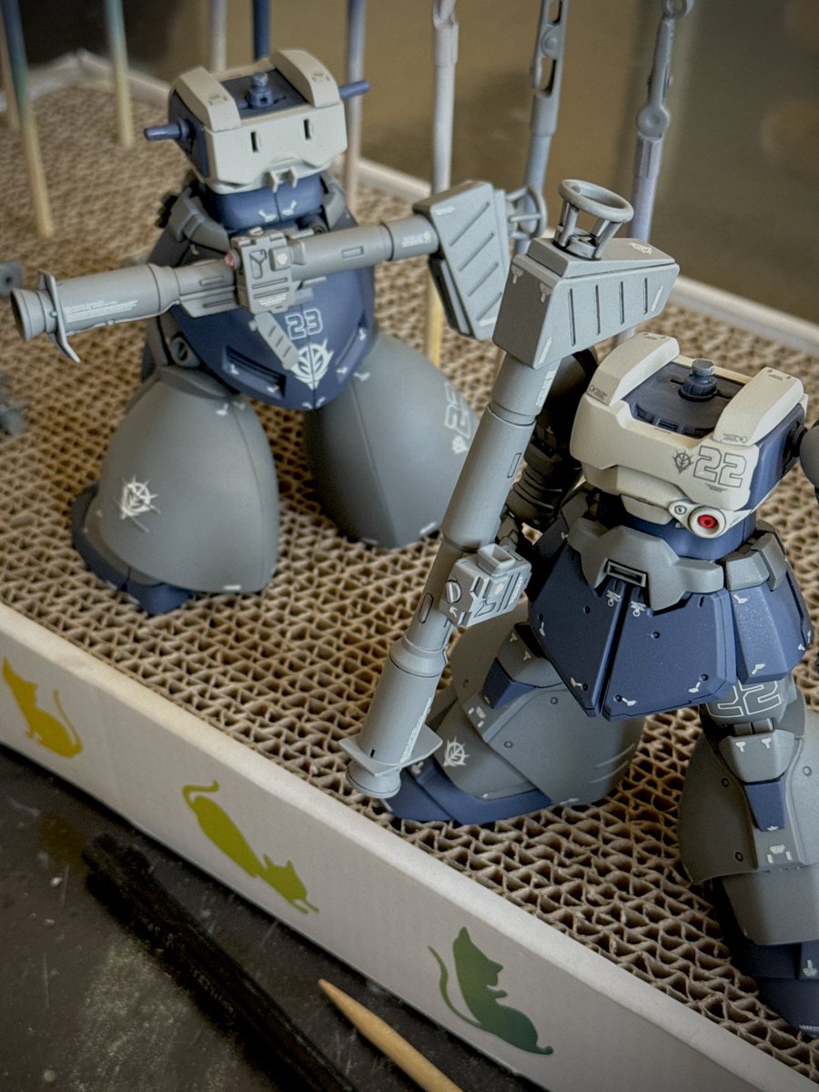 #リックドムツヴァイ
リックドムⅡ、バズーカ2本完成

今日明日で肩を仕上げて土曜日アタマ、日曜仕上げ・・・行けるか行けないか😭