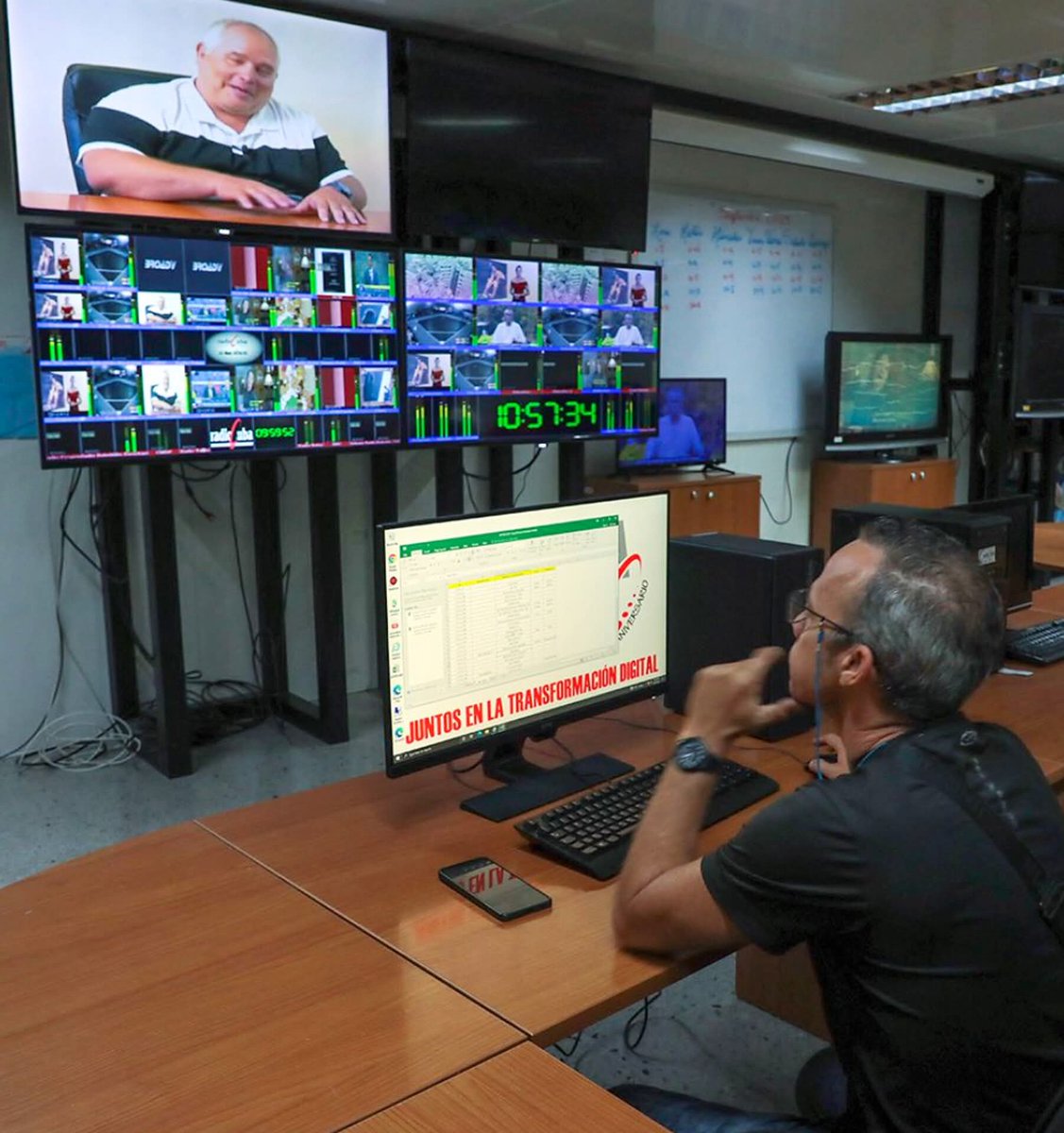 Joel Queipo Ruíz (@queiporuiz) on Twitter photo ¡Felicitamos con #HonorHolguinero a los trabajadores de Radiocuba en su 30 Aniversario! Especialmente a los de #HolguínSí que para este cumpleaños cumplieron con un gran reto en sus instalaciones y varios nuevos servicios. Por #Cuba Venceremos. ¡Felicitamos con #HonorHolguinero a los trabajadores de Radiocuba en su 30 Aniversario! Especialmente a los de #HolguínSí que para este cumpleaños cumplieron con un gran reto en sus instalaciones y varios nuevos servicios. Por #Cuba Venceremos.