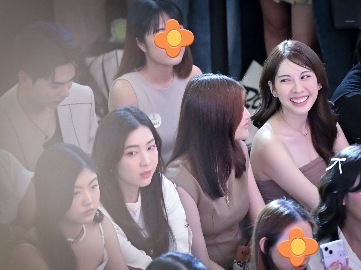 doctor_keng's tweet photo. 🤍🤎 Stage watching 🤎🤍#MinminRachaya #GygeeNatkul #THEFACESHOP #TFS11thAnniversary #THEFACESHOPxMinmin #CentralWorld #NikkorZ70200f2_8S https://t.co/cnk13nz5MD