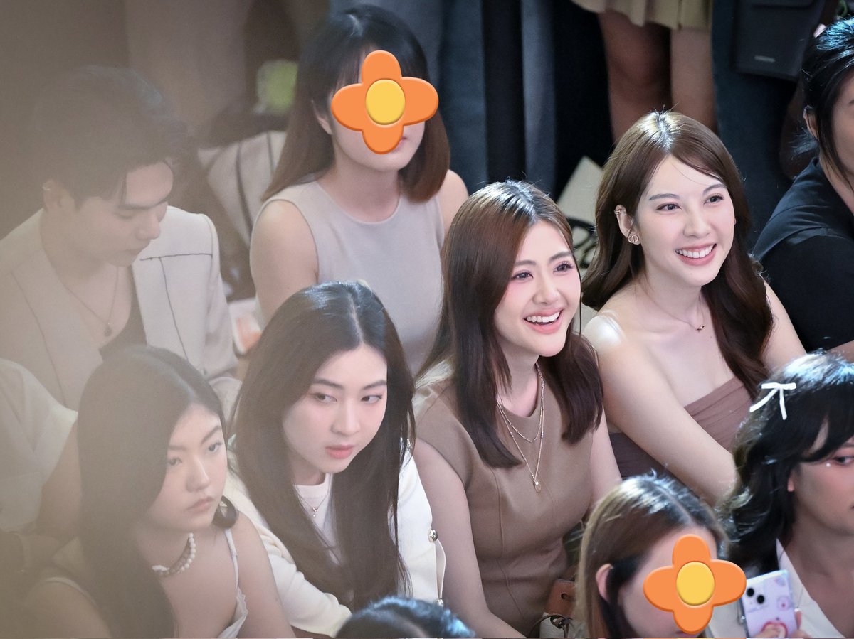 doctor_keng's tweet photo. 🤍🤎 Stage watching 🤎🤍#MinminRachaya #GygeeNatkul #THEFACESHOP #TFS11thAnniversary #THEFACESHOPxMinmin #CentralWorld #NikkorZ70200f2_8S https://t.co/cnk13nz5MD
