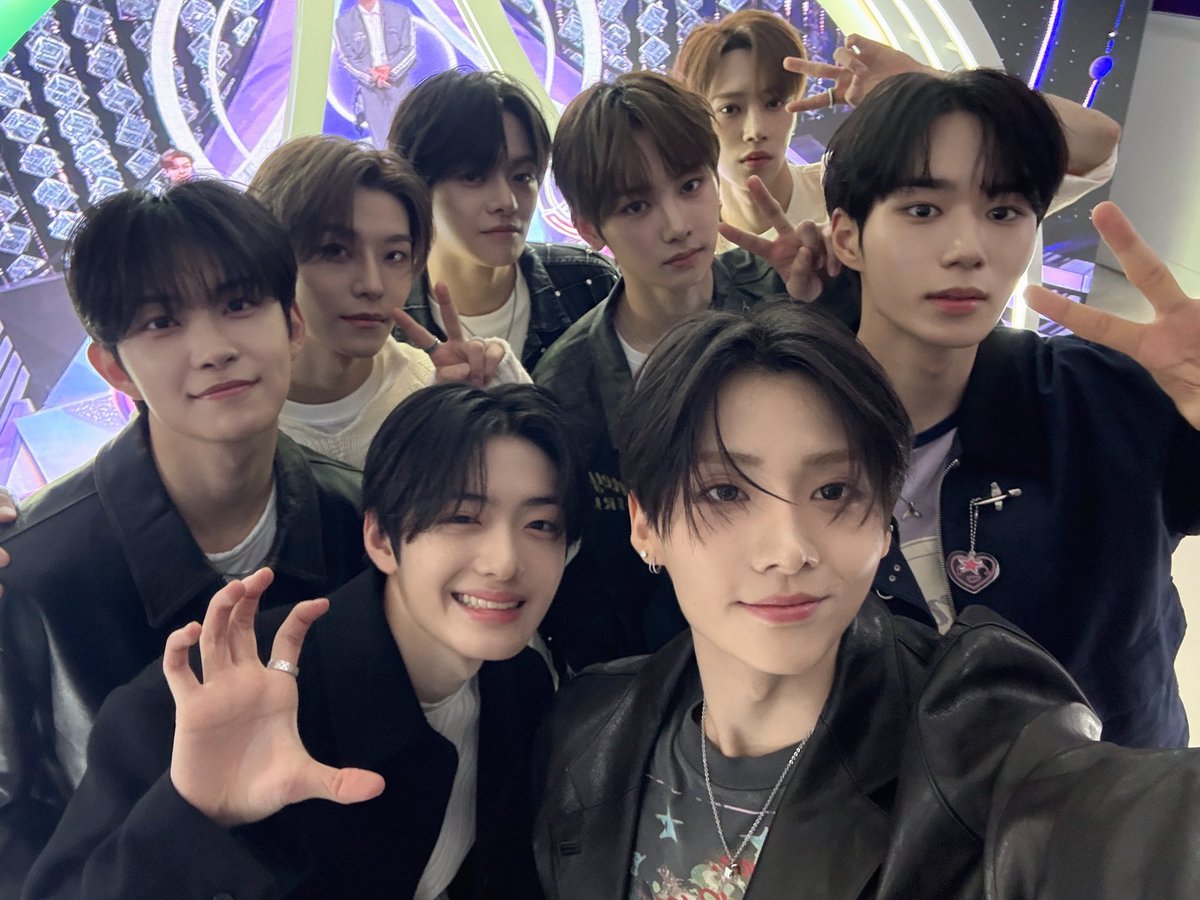 sangwon_archive's tweet photo. 251002 #SANGWON ALD1 PLUS CHAT ♥️

🐰: I had such a cute and precious time at the exhibition! Thanks to you all, a space like this was created, my heart felt so warm, and I was really proud! Now, thinking about moving forward as a member of ALD1, my heart is already pounding with excitement, hehe. From now on too, I’ll keep working hard by your side, so please watch over me kindly! I love you and I’m always grateful! 🖤

#SANGWON #LEESANGWON #상원 #ald1 #ALPHADRIVEONE