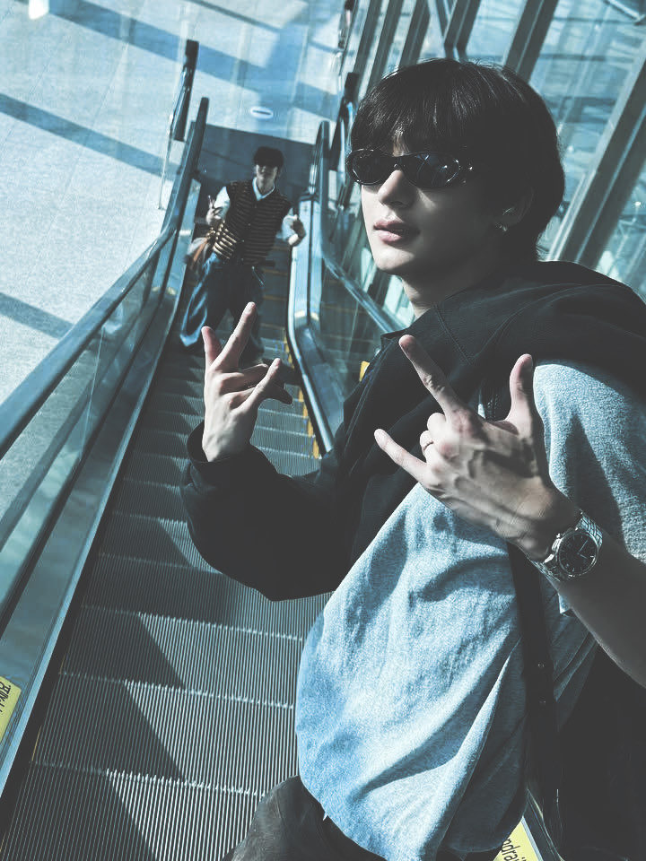 에스컬레이터 타고 슝슝.