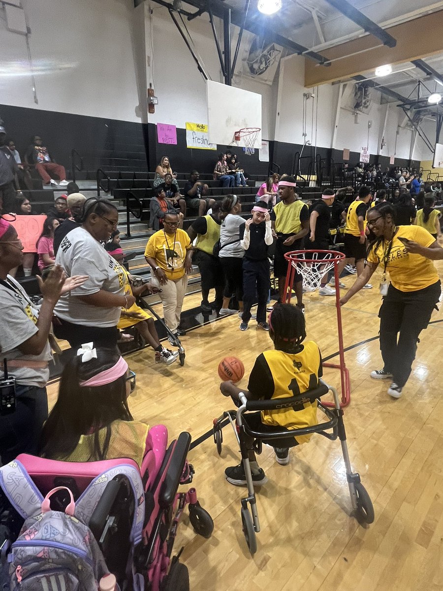 BigIkeYearbook's tweet image. 🚀 This is what a diverse education looks like at Aldine!
Choices. Opportunities. Success for all students. @drgoffney 💡📚🎨⚙️🏀
#AldineProud #DiverseEducation #OpportunitiesForAll