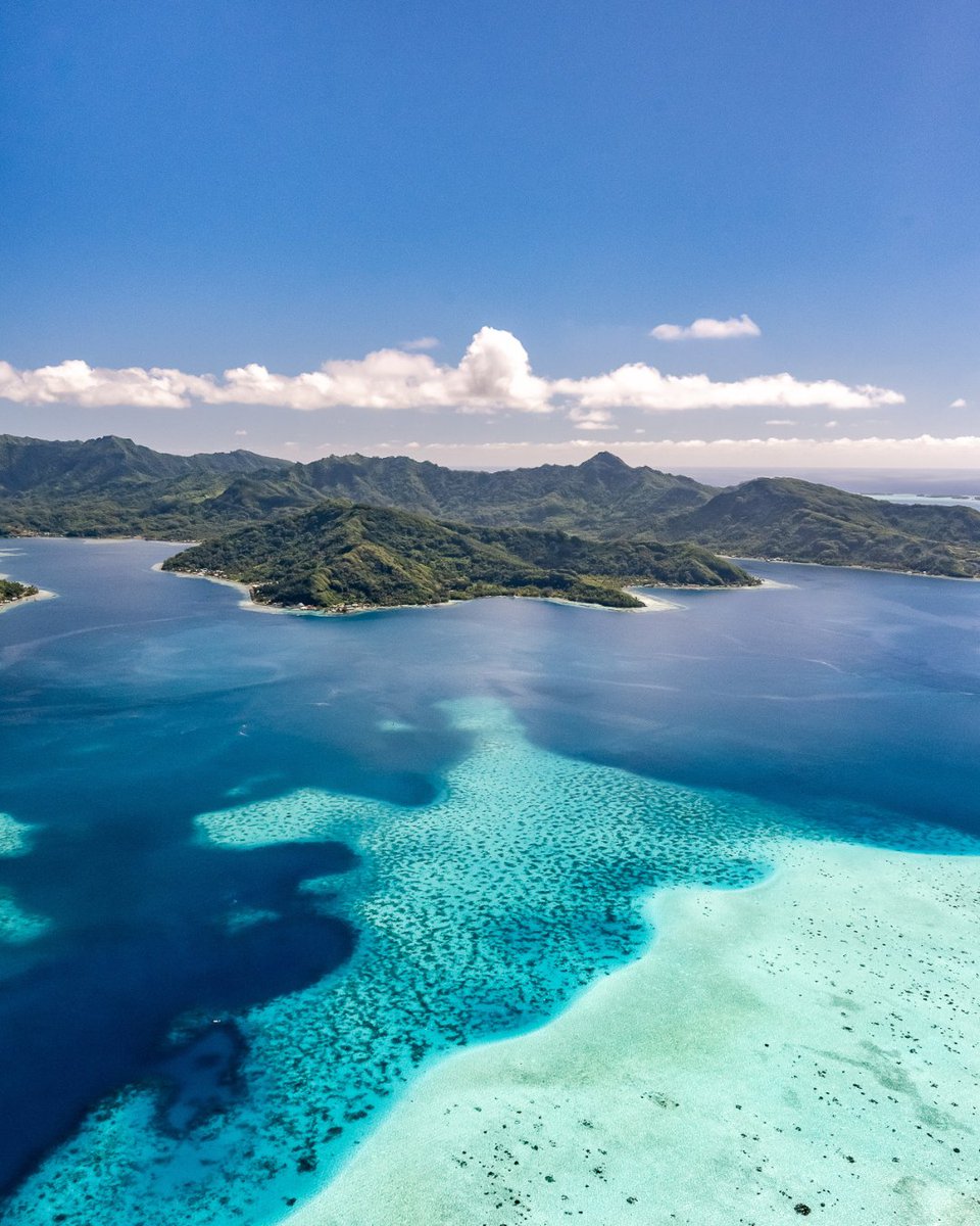 Experience the gentle Polynesian lifestyle... Taha'a, the Vanilla Island, captivates by the colors of its wonderful lagoon and the charm of its beautiful motu (islets) 🏝️

📷  Stephane Mailion