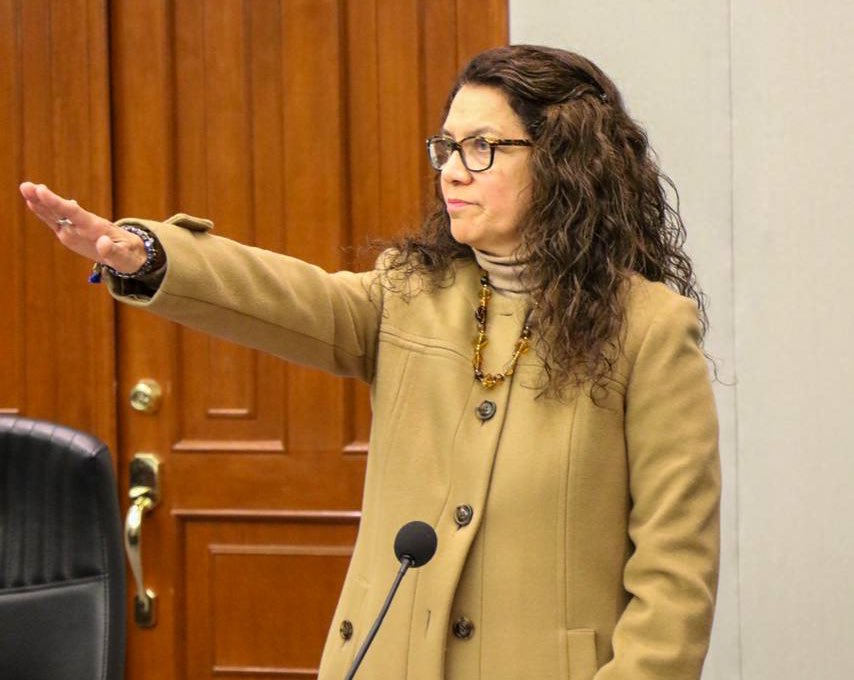 Hace un año tuve el honor de rendir protesta como Consejera Electoral del <a href="/IEEM_MX/">IEEM</a>. Hoy refrendo mi compromiso con la democracia y con la ciudadanía, actuando siempre bajo los principios de legalidad, imparcialidad, certeza y respeto.