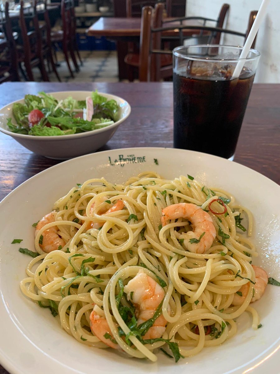 TylerJordan23's tweet photo. 海老のスパゲッティ、さっぱりサラダ、アイスドリンク、簡単な組み合わせなのに���舌の楽しさが最大限に引き出される～😊 https://t.co/3jGsmGJcAp