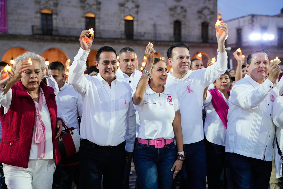 josejoseantonio's tweet image. ¡Se pinta Durango color esperanza! 🩷⚪️
La prevención es el camino contra el cáncer de mama y la lucha, ¡la damos en familia!🕯️
Caminamos junto a @Marisol_rosso , el gobernador @EVillegasV y miles de duranguenses por este mes tan importante de conciencia y solidaridad.…
