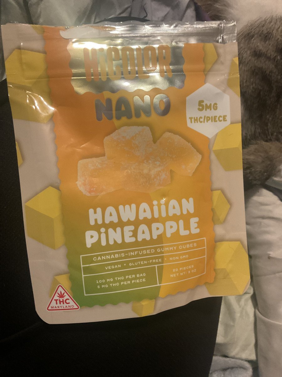 themoundbitch's tweet photo. I got cali edibles I’m kinda scared of them tho bc im so used to the lame ass bullshit ass Georgia fake edibles idk im just gonna take one whole one now… #updatelater https://t.co/asXgfiRtBJ
