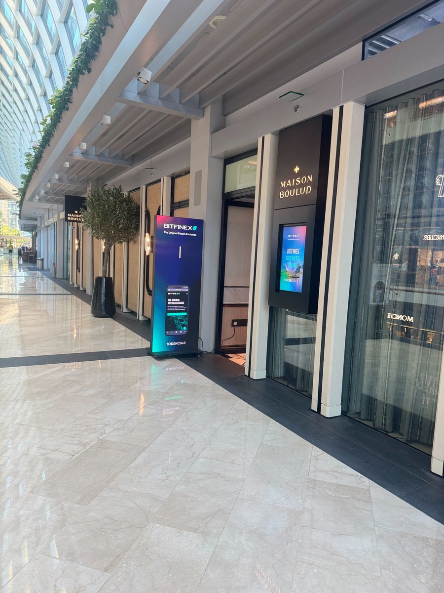 bitfinex_asia's tweet photo. 🌏 Bitfinex 现身 #Token2049 新加坡 🇸🇬

我们的商务拓展团队已到场，期待与您相见！
📍 欢迎前往 Maison Boulud 商务会客厅与我们会面。

让我们一起在 #TheOriginalBitcoinExchange 共建金融的未来 💚 https://t.co/OILEGaNkmW