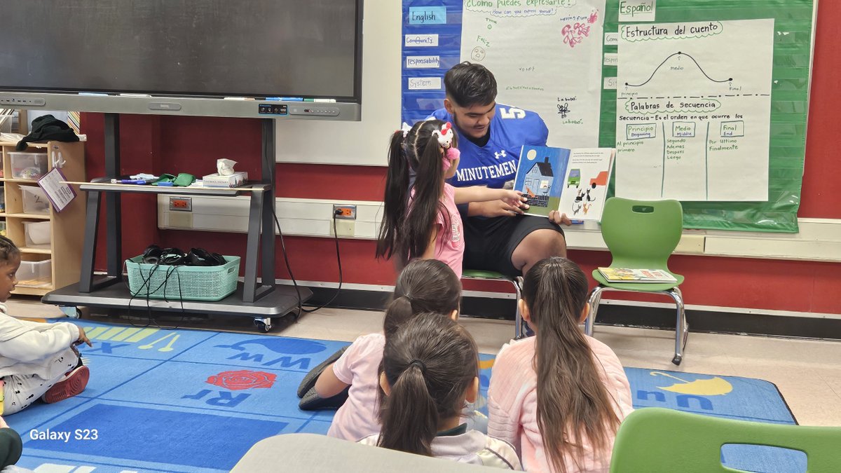 Coach_POrtega's tweet photo. Watching our @EISDMemorialHS  young men interact with our @EISDofSA @LasPalmasEISD youth is a reward in itself, but anytime our Football players get to be part of servant leadership, it builds character &amp; great citizens! Thanks FelipeChu &amp; JosephTolbert #MinuteMENread #PlayToWIN https://t.co/7Bkqq2jpcU
