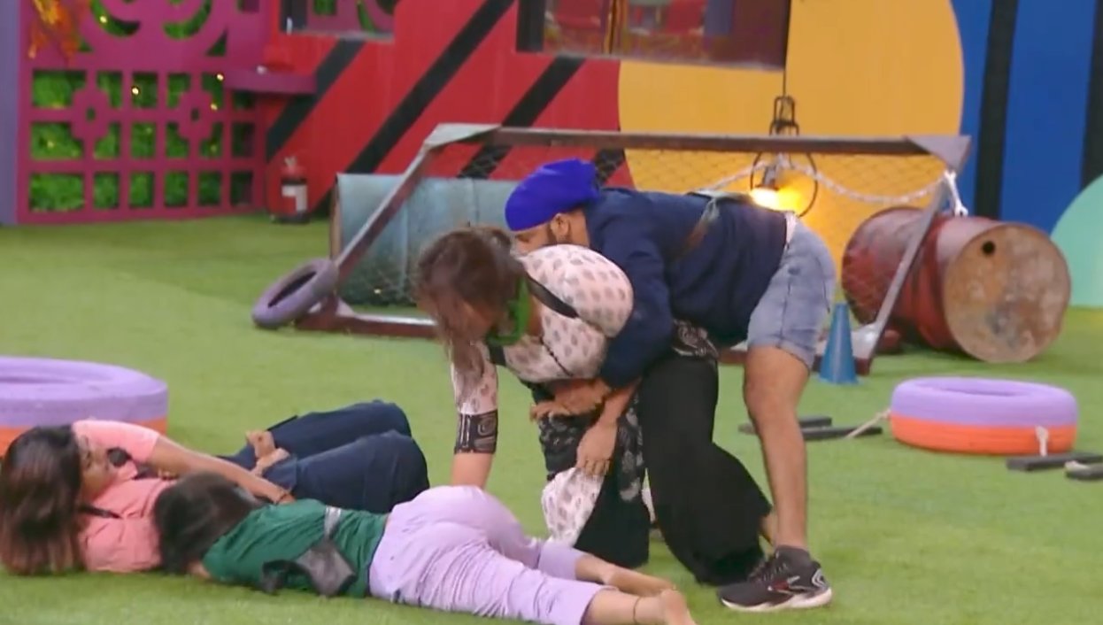 G2OWGj6aoAEetlq?format=jpg&name=large