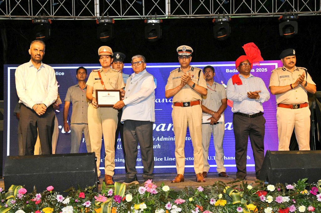 ssputchandigarh's tweet image. Excellence in Policing 🏆

Top 3 Police Stations (Aug 2025) awarded for case disposal, citizen feedback &amp;amp; outreach:

🥇 IT Park – ₹50K
🥈 Sarangpur – ₹30K
🥉 Ind. Area – ₹20K

Hon’ble Governor also reinstated the 13th salary for all personnel.

#ChandigarhPolice
#WeCareForYou