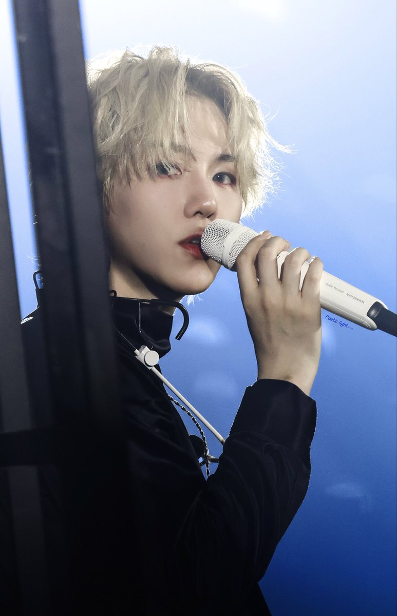 Poeticslight's tweet photo. #백현 https://t.co/yFGSbHgukA