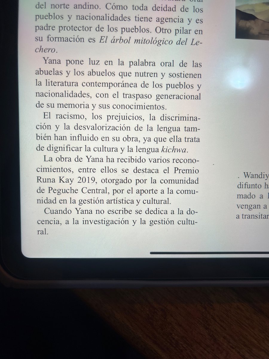Dianafzc's tweet photo. Leyendo, por primera vez, la bella poesía de Yana Lema Otavalo, a través de la app de @LectorizLLC, cada verso te transporta a los sonidos, olores y matices de nuestra serranía amada, evocando el amor y la nostalgia. Muy hermoso. 💚📚 https://t.co/O6HHbKbhqg