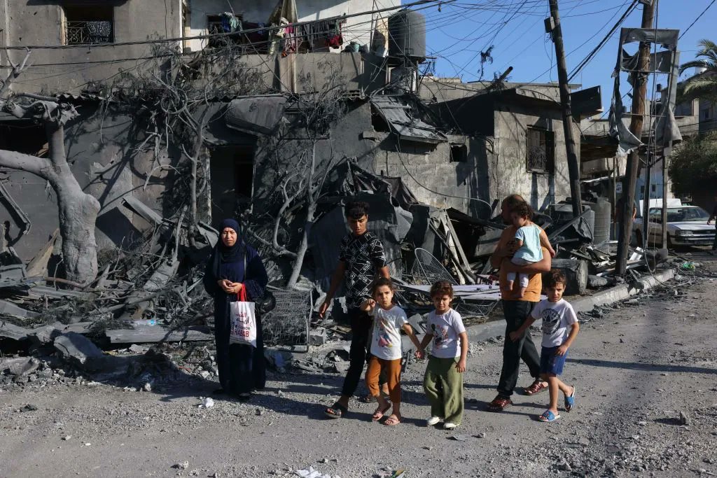 Join our call for an immediate, full-scale Humanitarian Corridor into Gaza, protected by a multilateral Armed Force! All food, water, medical supplies, survival needs. Read the Declaration here: rb.gy/578k7c  Then sign the Petition here: shorturl.at/fvKbU