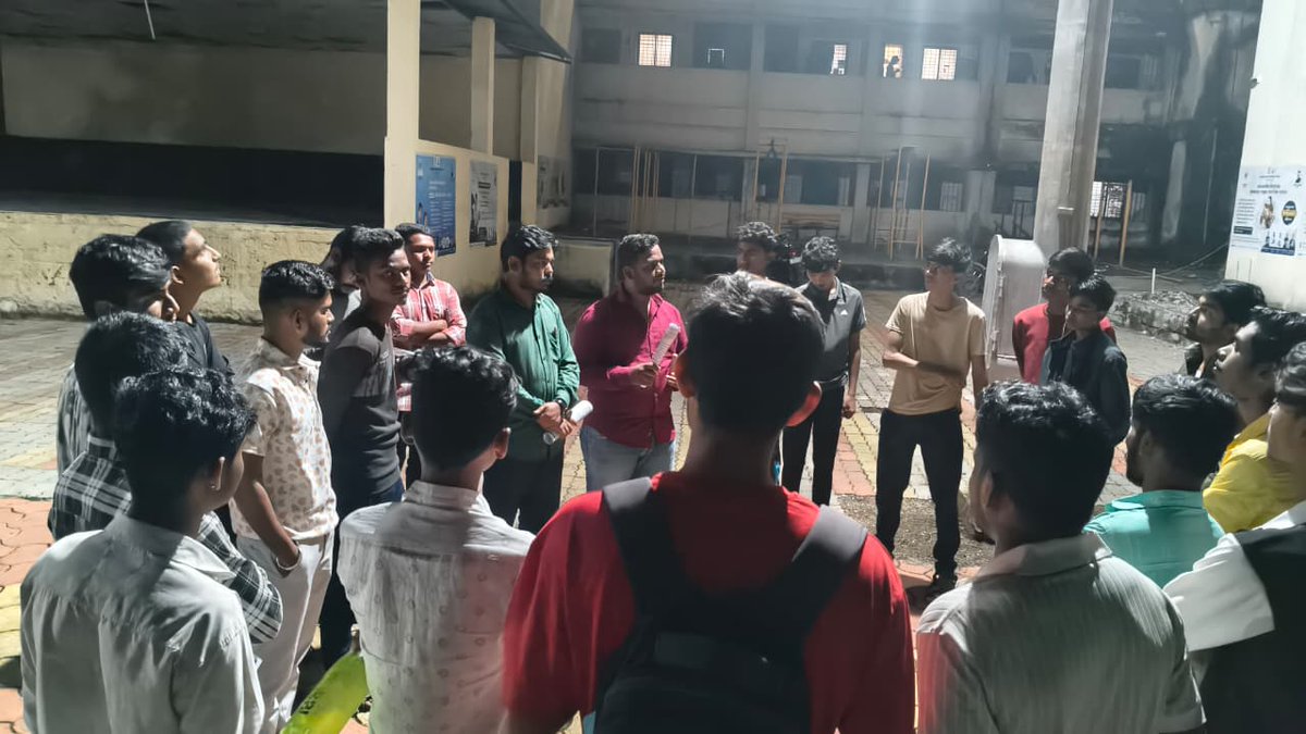 विद्यार्थी किसी से डरते नहीं,
विद्यार्थी सिर्फ सच बोलते हैं,
और सच यही है – शिक्षा बिकाऊ नहीं है।
#6thOct_ChaloDelhi