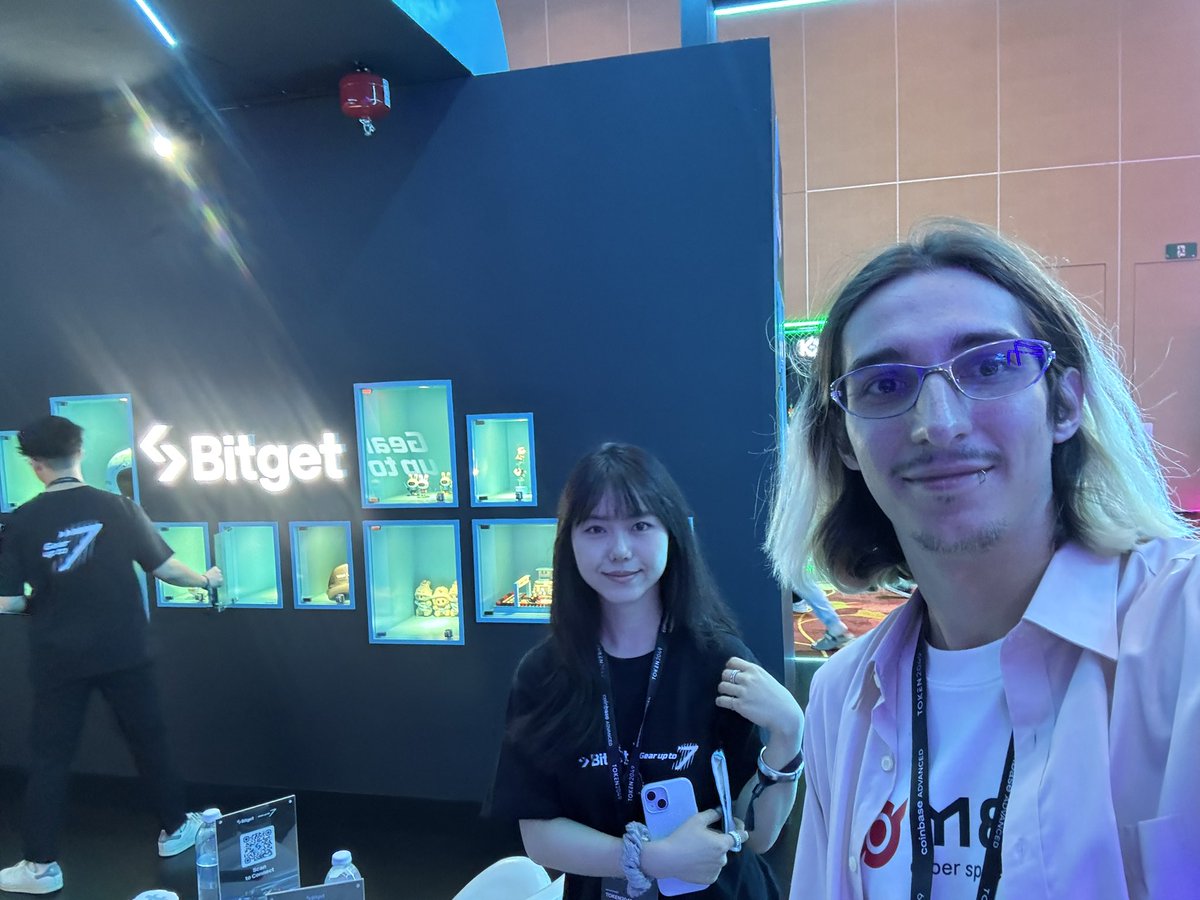 sXnKillabit's tweet photo. Celebrating #BitgetTurns7 here at #Token2049 🎉

Happy 7th birthday @bitgetglobal! 🎂

#GearUpTo7 #EventWithBitget https://t.co/ElPHXhmB7B