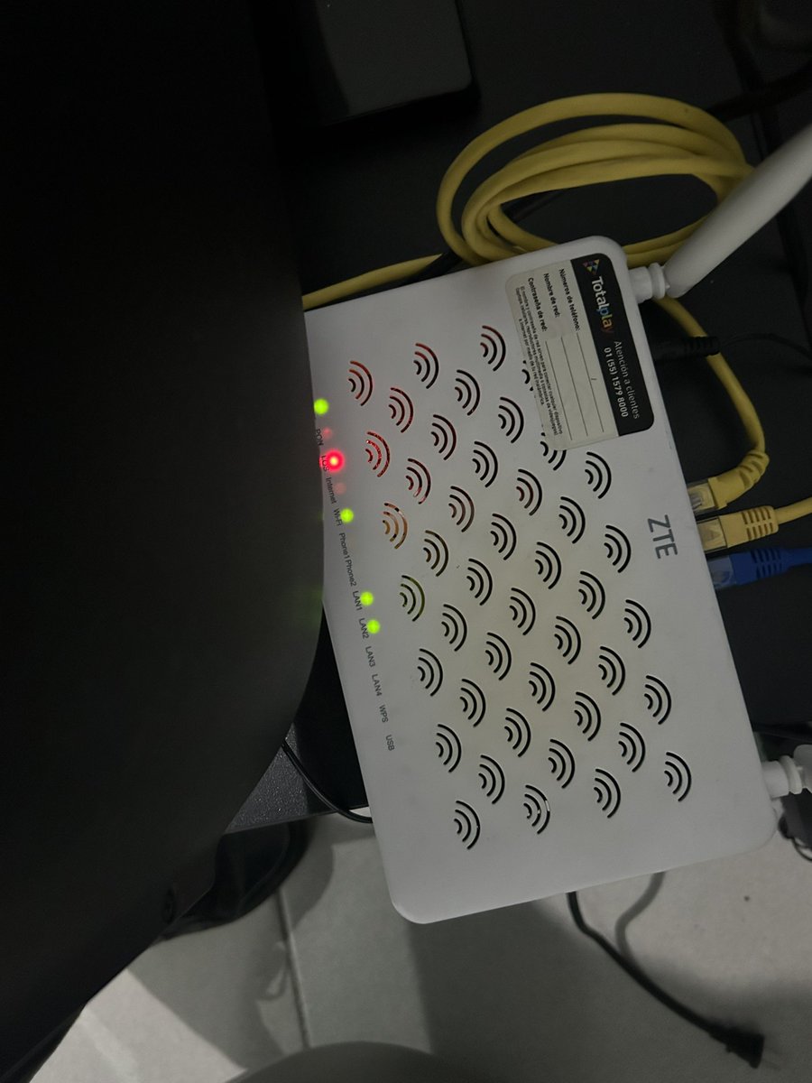 gtavo08's tweet photo. @totalplaymx @Speedtest @Ookla @RomoKuri Ojalá un día los reconozcan por el buen servicio al cliente @totalplaymx así mi módem desde ayer y no dan una solución al problema. Nefasto como siempre https://t.co/OcJyU0sLf6