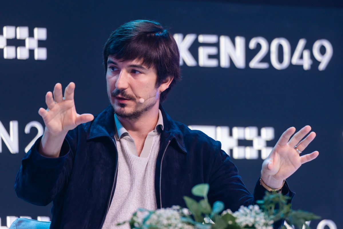 token2049's tweet image. Full house at OKX Main Stage to kick off Day 2 – @haslindatv in conversation with @RobinhoodApp Founder @vladtenev. 

@Bitstamp #TOKEN2049