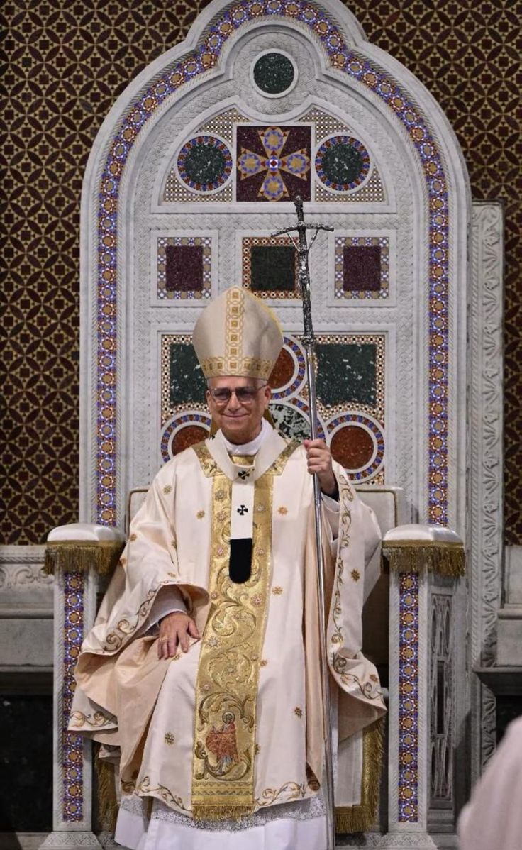 Ayer, día de Santa Teresa del Niño Jesús, patrona universal de las misiones y doctora del amor, algunos católicos han aprovechado —¡cómo no!— para cargar contra el Papa.

1️⃣ No han escuchado a Teresita, pero han encontrado excusa en el Papa. Esta vez, no era Francisco, era León.