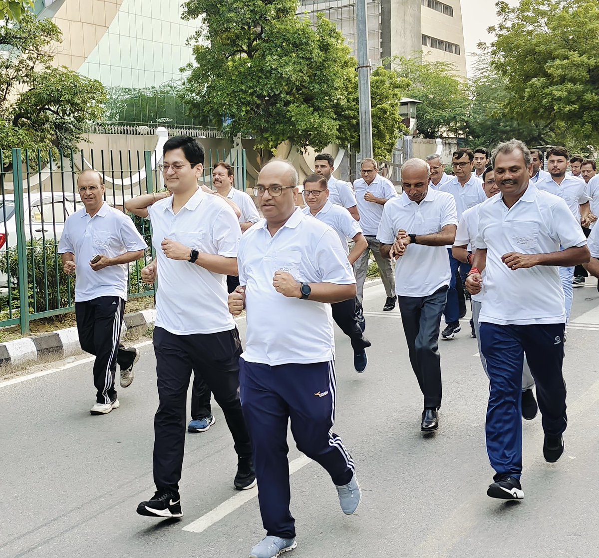 NICMeity's tweet image. With aim to spread awareness about better health & fitness, the #FitIndia Freedom Run 6.0 cum #UnityRun was organised at MeitY Hqrs, Electronics Niketan, New Delhi with the theme “Swachhta and Swasthya (Cleanliness and Health)”.
#SwachhBharat #SwasthBharat #FitIndiaMovement