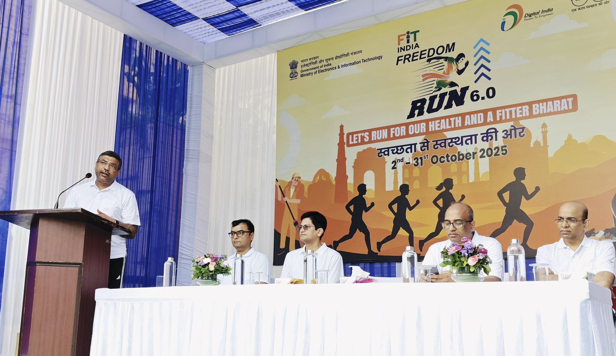 NICMeity's tweet image. With aim to spread awareness about better health & fitness, the #FitIndia Freedom Run 6.0 cum #UnityRun was organised at MeitY Hqrs, Electronics Niketan, New Delhi with the theme “Swachhta and Swasthya (Cleanliness and Health)”.
#SwachhBharat #SwasthBharat #FitIndiaMovement