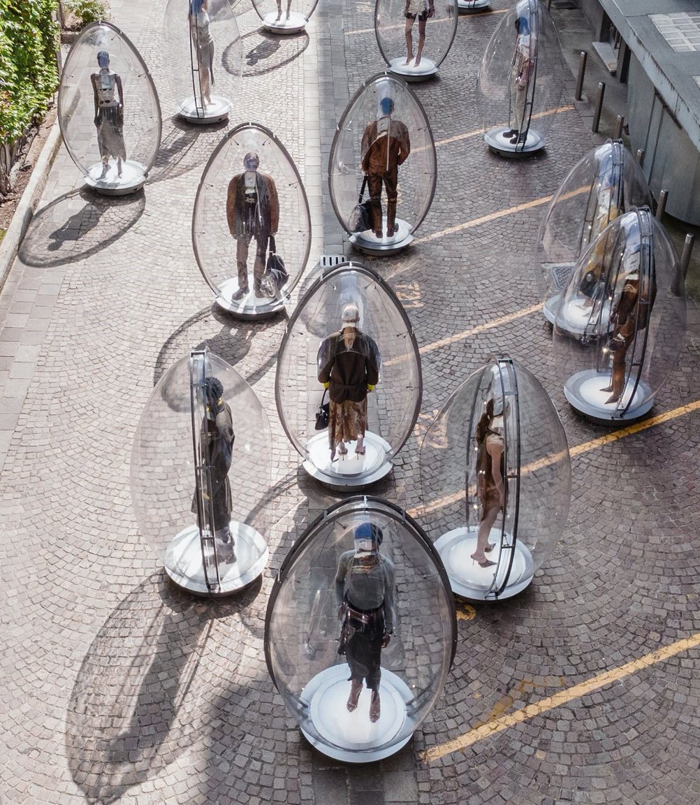 Monica_FdB's tweet image. ◾ No, tranquilos, no se trata de un confinamiento. Solo es moda encapsulada
#ArquitecturayModa

Primavera/Verano 2️⃣0️⃣2️⃣6️⃣ | Milán  | @DIESEL 

#JuevesDeArquitectura #arquitectura #architecture #archilovers #diseño #design #fashionista