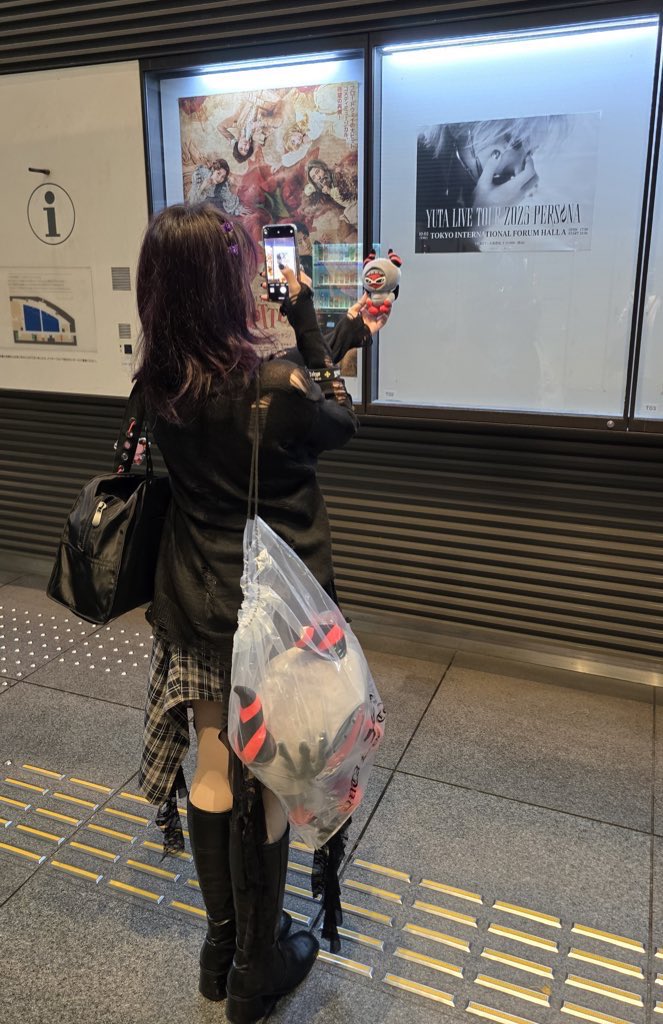 sukinayuta's tweet image. me & the twins on our way to see yuta on his first ever solo concert 👑🖤❤️🔥
#YUTA_PERSONA_TOUR