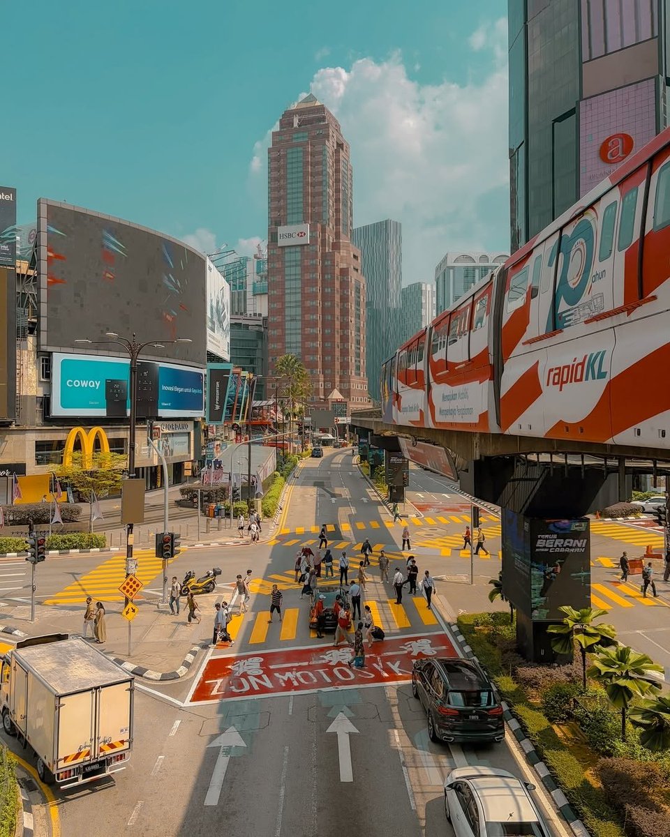 The camera vs the shots 
Kuala Lumpur 🇲🇾

shot on iphone 17😮‍💨 by <a href="/huxsterized/">Huxsterized 📸</a>