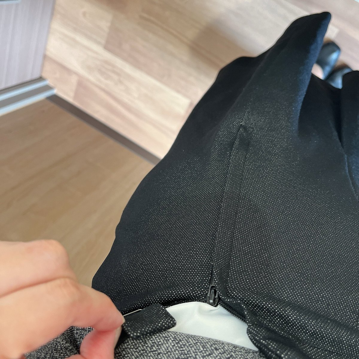 今日から冬服ねんけどさwwwww
産後激太りしたせいでさwwwww
スカートのホック閉まらんwwwww
7号とか履けるわけねぇだろwwwww
産前の自分謝りにこいwwwww
30代飯抜くくらいじゃ痩せんからwww
スカートが気遣って合わせろwwwww

大号泣(´༎ຶོρ༎ຶོ`)