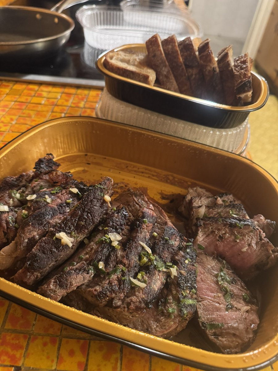 Tri-tip? Cute. This is a hand-cut, prime New York sirloin from 
 <a href="/bennettskitchen/">Bennetts Kitchen Bar Market - Roseville</a> 🥩🥇<a href="/Bfood1/">Brian Bennett</a>