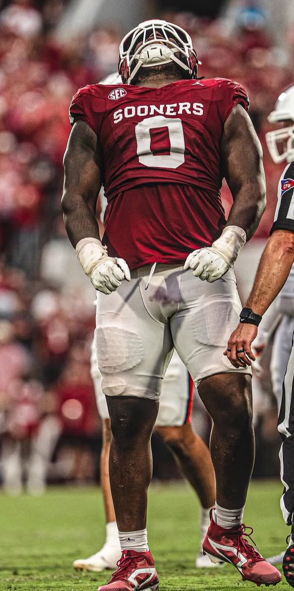 TylerAtMathis's tweet photo. I’d like to give love & appreciation to @CoachSchmittDU the nutrition team @UofOklahoma #OU!
These guys are coming to OU & learning fast that if they follow the program, they’re going to reach their growth potential.
These fellas are looking STOUT/EXPLOSIVE!
#SchmidtyBuilt
#OUDNA https://t.co/mEgkBGFe4C