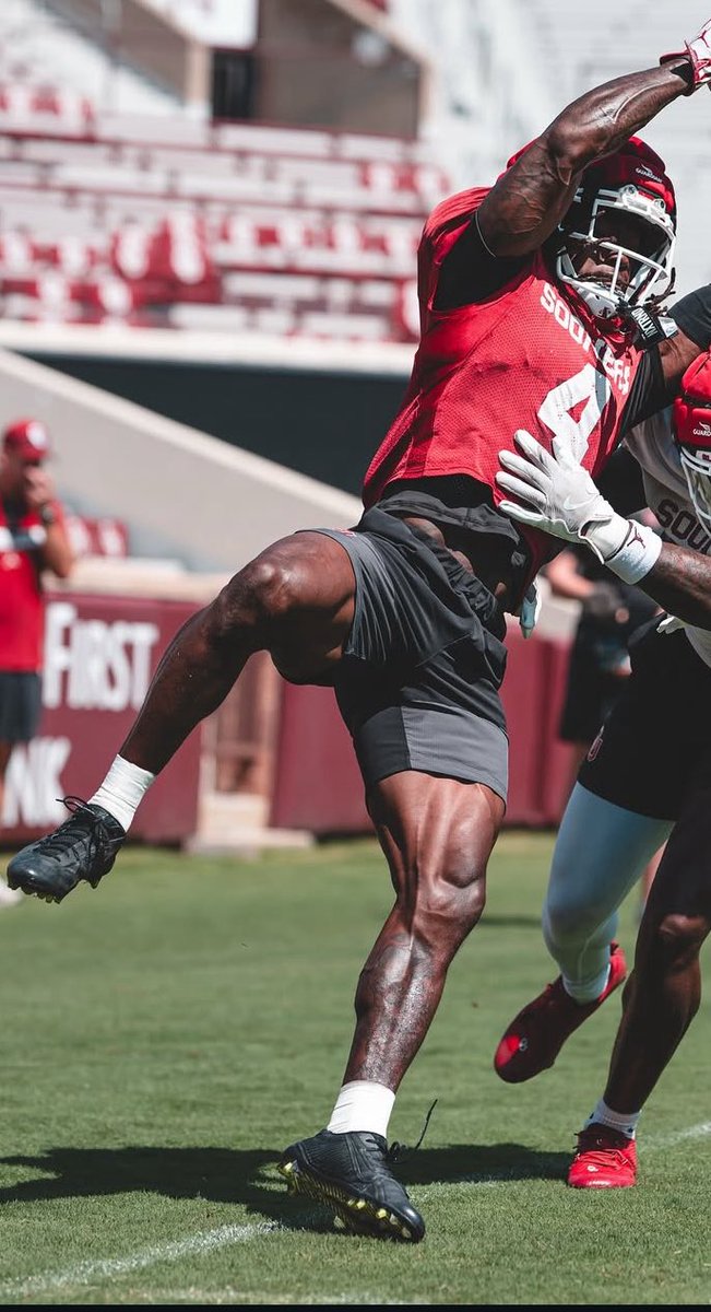 TylerAtMathis's tweet photo. I’d like to give love & appreciation to @CoachSchmittDU the nutrition team @UofOklahoma #OU!
These guys are coming to OU & learning fast that if they follow the program, they’re going to reach their growth potential.
These fellas are looking STOUT/EXPLOSIVE!
#SchmidtyBuilt
#OUDNA https://t.co/mEgkBGFe4C