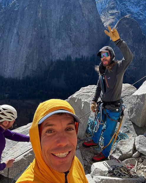 fineleto's tweet photo. @ClimbingCoachX @MisterClimber What do u mean. They are best friends. https://t.co/ZzISQ7jzed