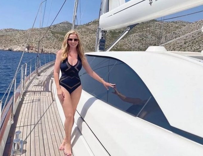 OperaSocialist's tweet photo. Remember it's not people in the small boats who are a threat to the UK....

Stop The Boats 

#Mone #PPE #Medpro https://t.co/mEFyFhq33T