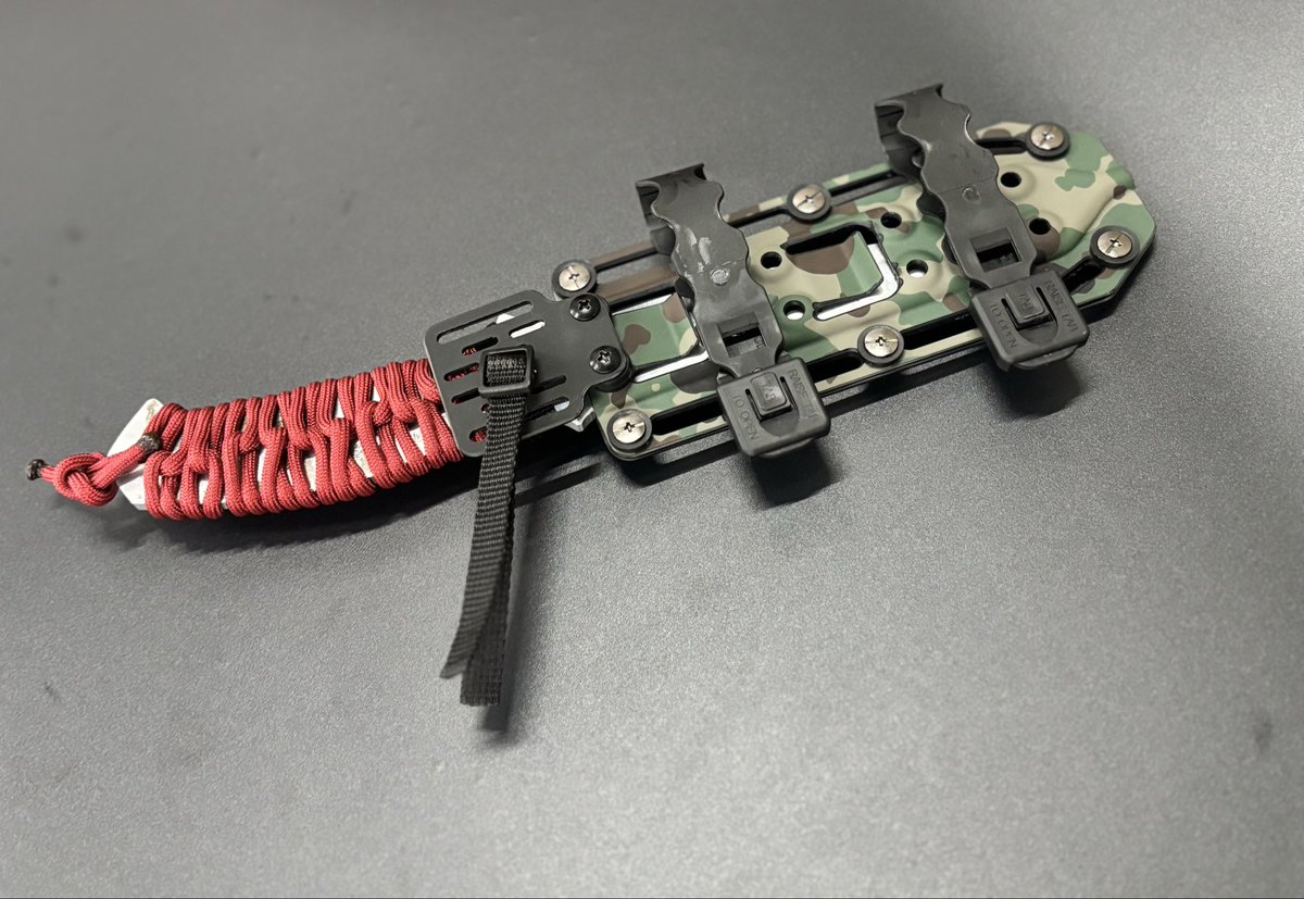 シースを横向きにしてキャリー出来るのかと問合せがありましたが勿論出来ます！
ちなみにそうすると裏側はこうなっております。