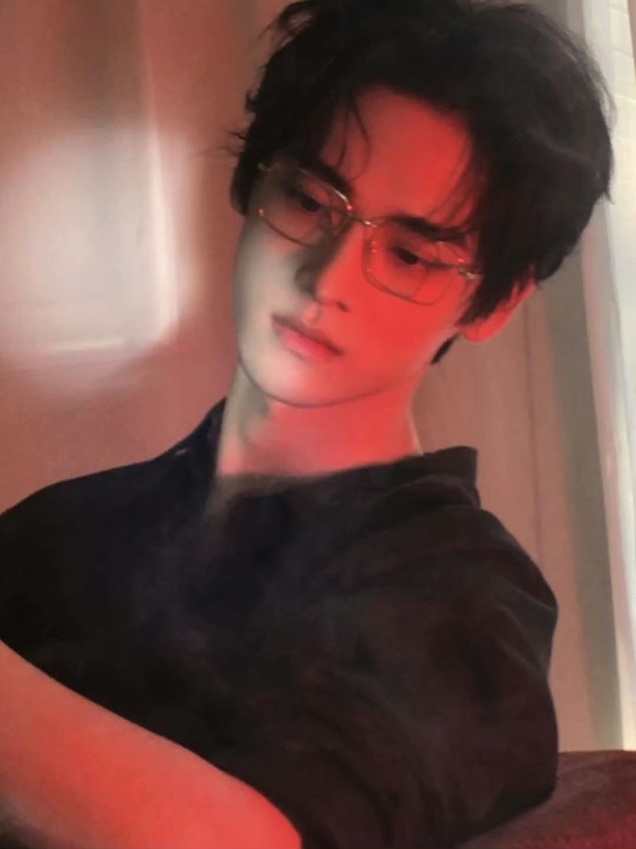 ⠀⠀⠀ 
⠀⠀ ⠀Glasses 

⠀⠀ ⠀⠀⠀