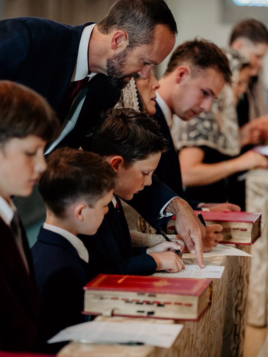 ICKSP's tweet image. The week of the feast of the Assumption @mpboj_pgh, a family of nine received the Sacraments of Initiation, including Baptism, First Communion, and Confirmation. What a witness to the faith for all. Welcome to the Church! Deo Gratias! 

Photo credit: Juliana Lamb Photography…