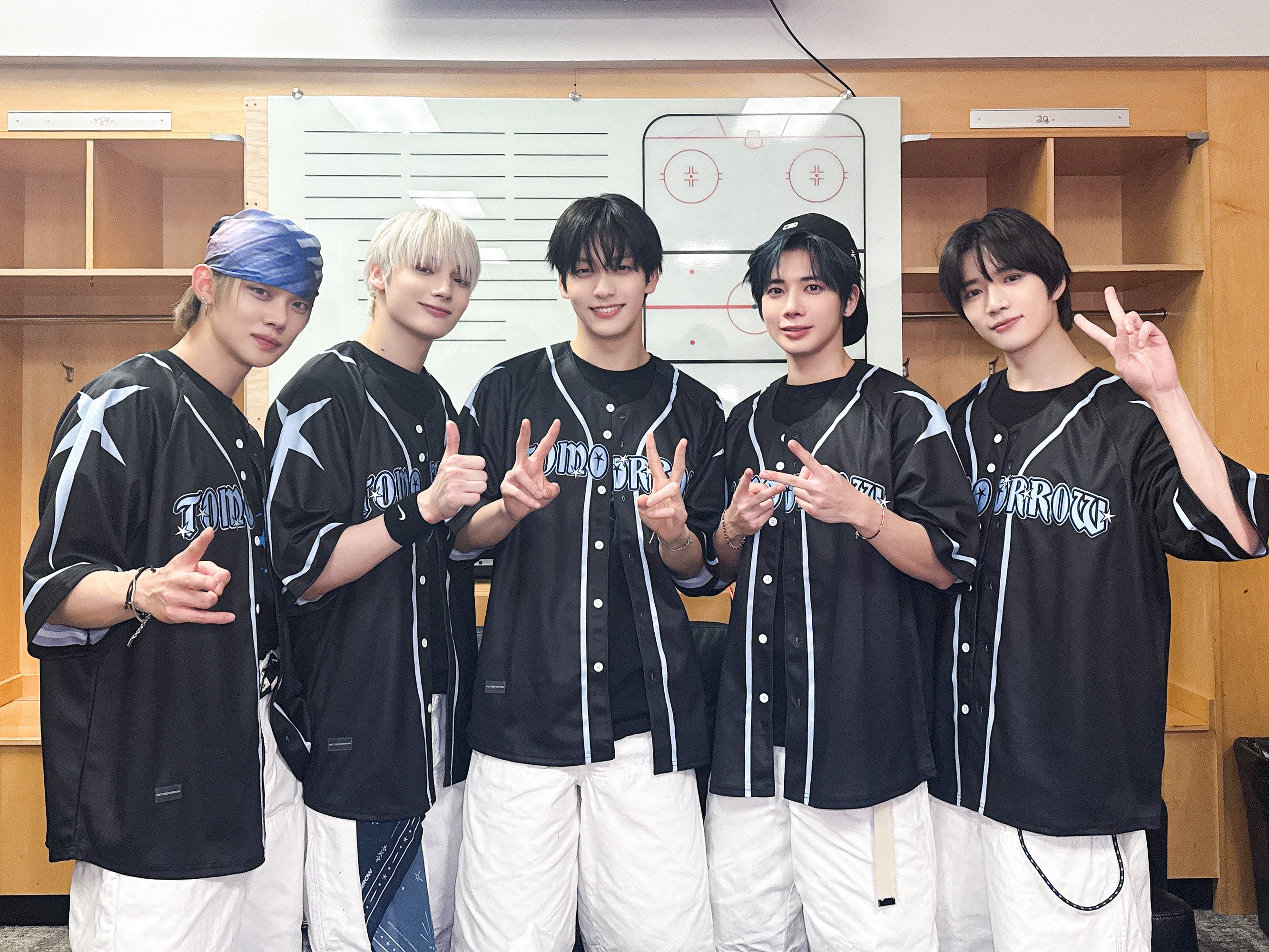 TOMORROW X TOGETHER - 1 TOMORROW X TOGETHER drop final album in Star Chapter saga